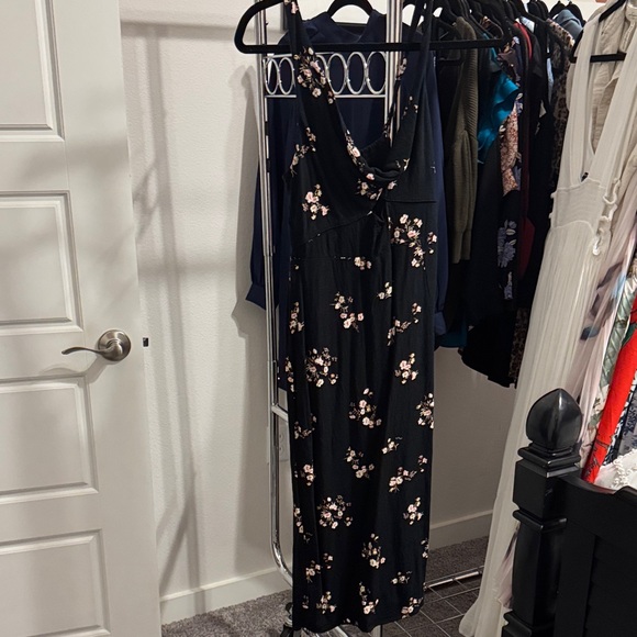 Abercrombie & Fitch Dresses & Skirts - Abercrombie & Fitch Black Floral Midi Dress